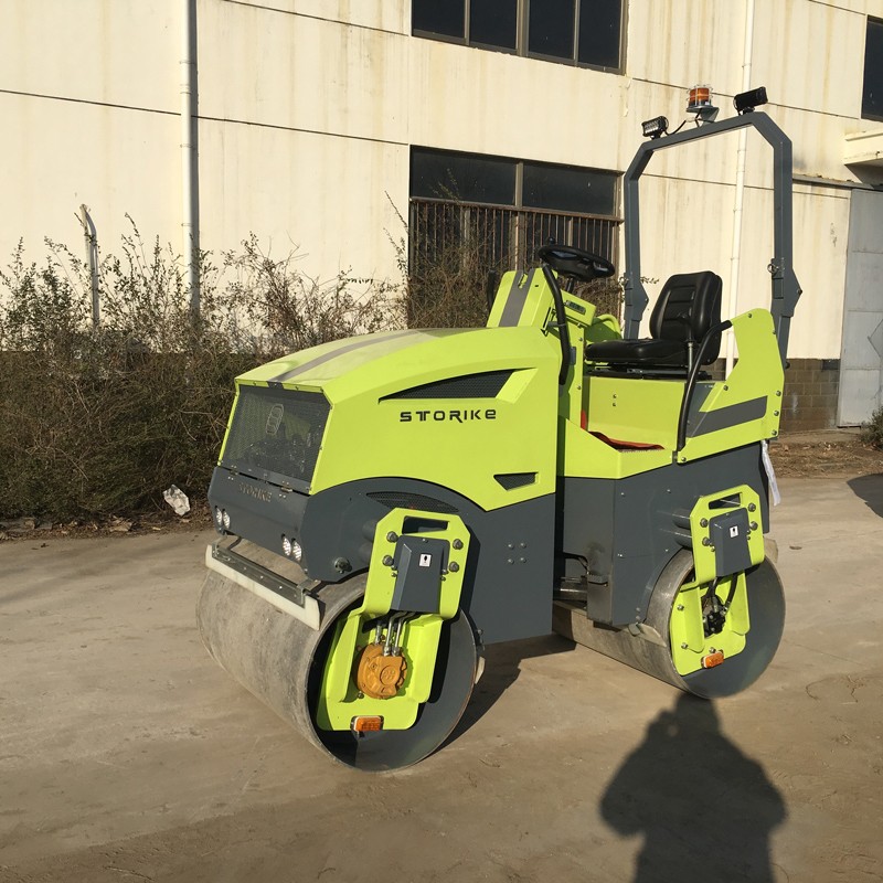 施工旺季！朋友推薦使用4噸全液壓壓路機(jī)，他選擇了這款